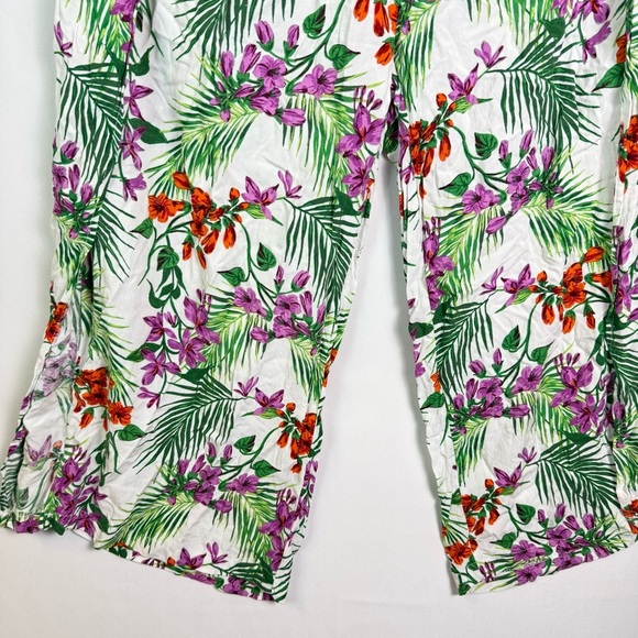 2/$15 New Look Women Floral Wide Leg Capri Pants Tropical Floral sz Large Flowy - Picture 5 of 8
